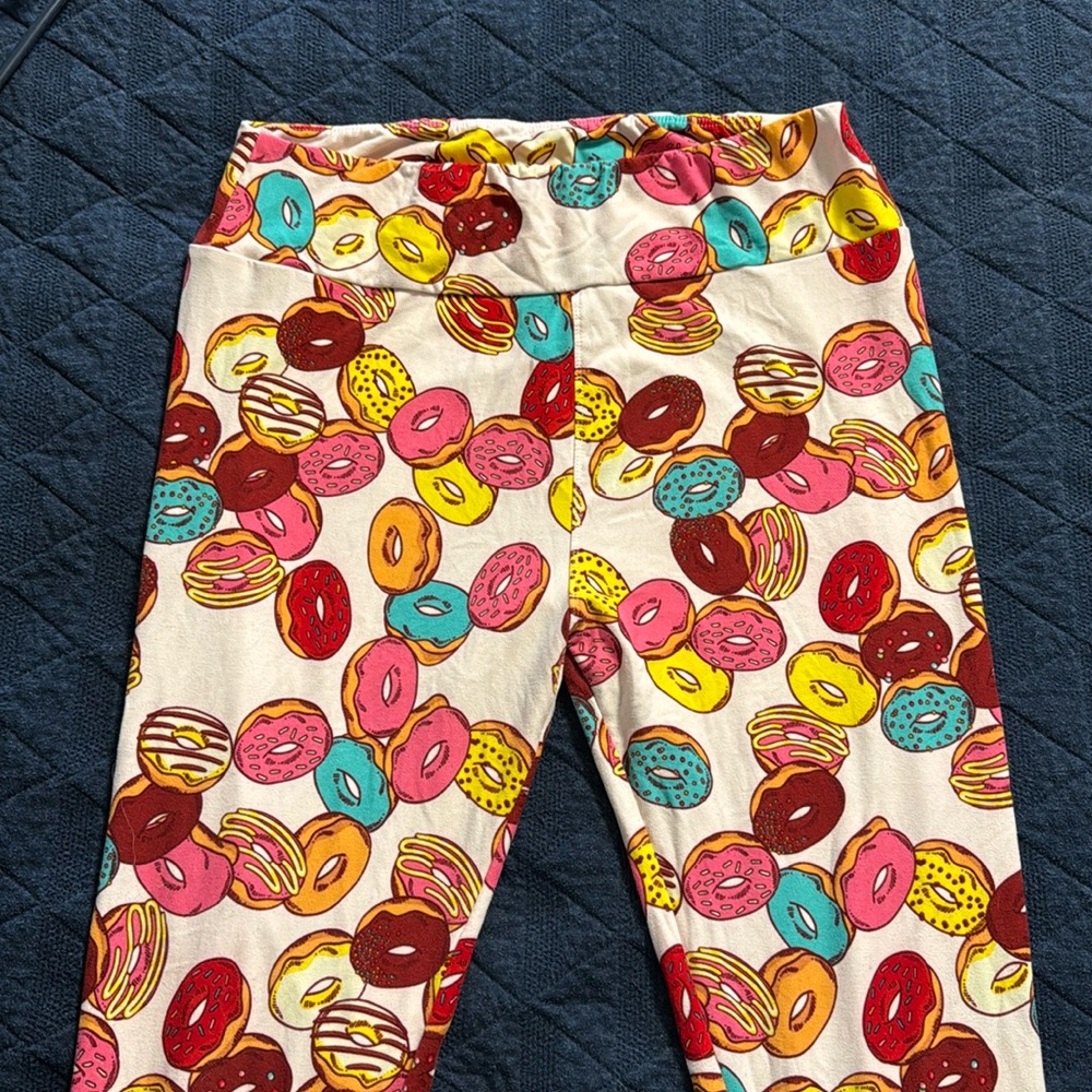 Lularoe Pink Donut Print Leggings in Tall & Curvy